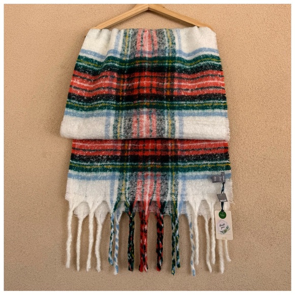 aerie Cozy Soft Pretty in Plaid Blanket Scarf - Picture 3 of 4